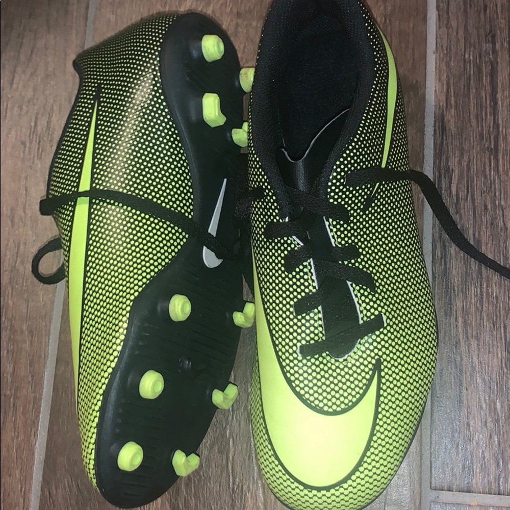 Nike Youth soccer/ football cleats